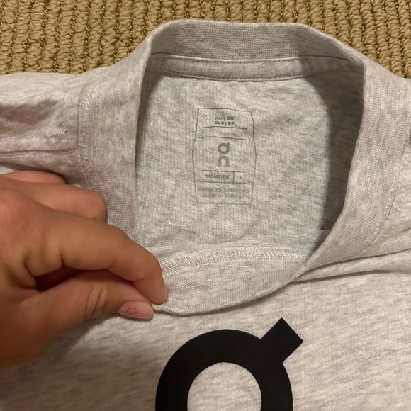 ON CLOUD Club Crew Crop - Picture 2 of 4